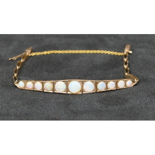 542 - A gold bracelet mounted with 11 graduated opals, 7.4 grams gross.