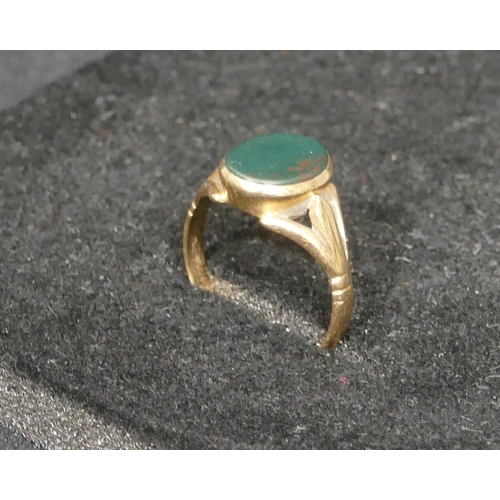 547 - A 9ct gold signet ring set with green stone, size K/L, 2.1 grams gross.