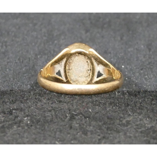 547 - A 9ct gold signet ring set with green stone, size K/L, 2.1 grams gross.