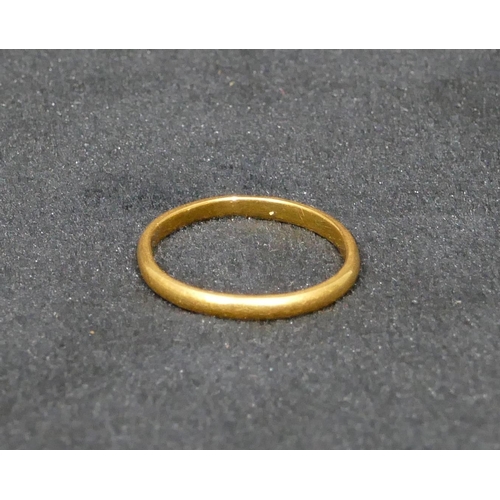 555 - A 22ct gold wedding ring, size N, 2.2 grams.