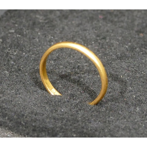 555 - A 22ct gold wedding ring, size N, 2.2 grams.