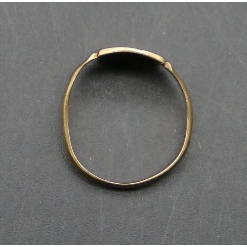 570 - A 9ct gold signet ring, size U/V, 3.8 grams.