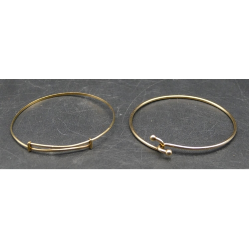 575 - 2 9ct gold bangles, 10.1 grams.