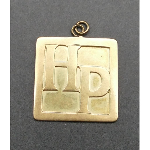 577 - A 14ct square gold pendant, monogramed HP, 2.6cm wide, 7.3 grams.