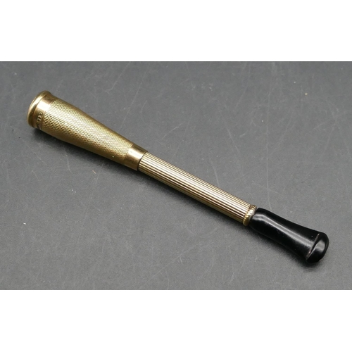 579 - A 9ct gold cheroot holder with piercing centre and black mouthpiece, 8cm long, 7.9 grams gross.