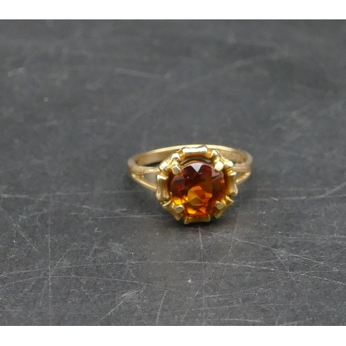 597 - A 9ct gold circular brandy coloured ladies citrine ring, Size N, 3.4 grams gross