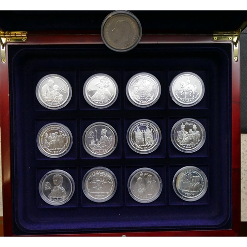 609 - 25 silver proof crowns 