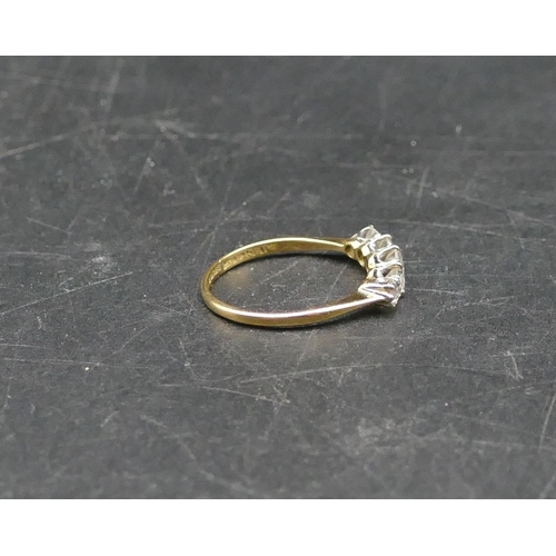 618 - An 18ct gold ladies 5 stone graduated diamond ring, centre diamond approx. 0.15ct, Size M, 1.6 grams... 