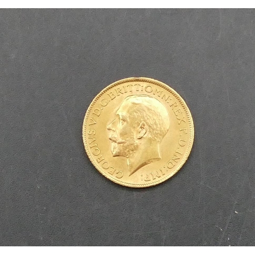 622 - A George V gold sovereign, 1915