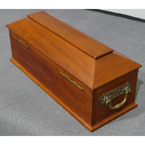 629 - An Edwardian mahogany long sarcophagus shaped tea caddy with hinged lid, enclosing 2 lidded compartm... 