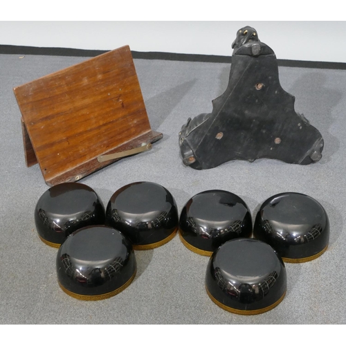 690 - An Eastern ebony triangular shaped stand formed of 3 elephants, scalloped shaped rim, 23cm wide, 10.... 