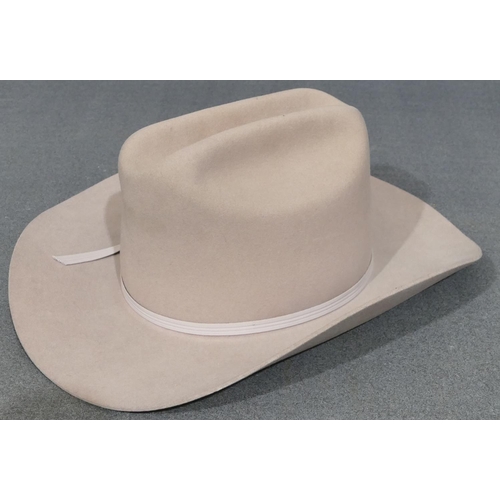 692 - A modern Dynafelt Laredo stetson hat, size 7.1/8 (American size)