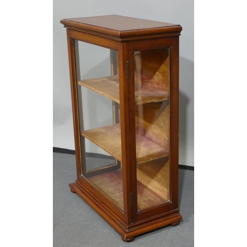 693 - A 19th Century mahogany tabletop display cabinet with glass panel door and sides, enclosing shelves,... 