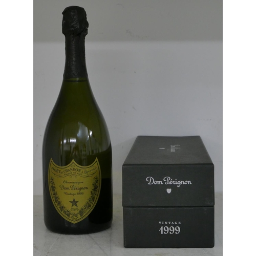 708 - A bottle of Moet & Chandon 