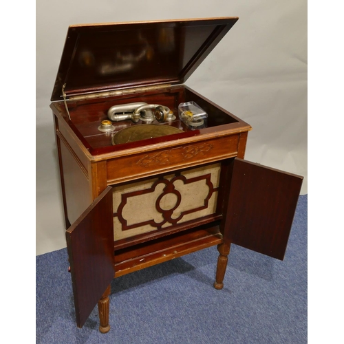 800 - A mahogany freestanding gramophone with hinged lid, 2 panelled doors to front enclosing speaker on 4... 