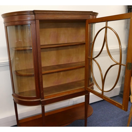 806 - An Edwardian straight front display cabinet with allover inlaid banding and stringing, centre astric... 