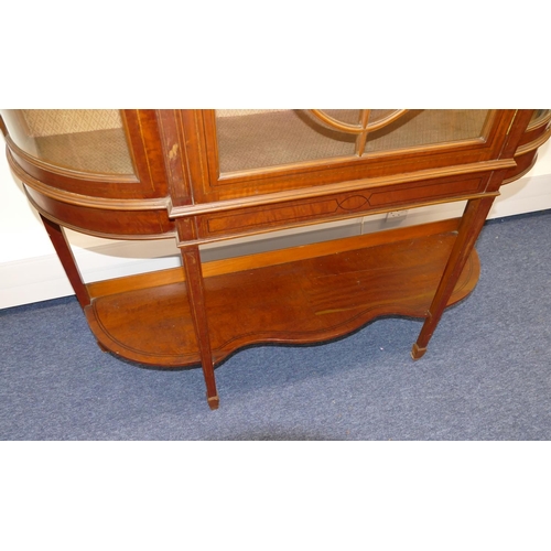 806 - An Edwardian straight front display cabinet with allover inlaid banding and stringing, centre astric... 