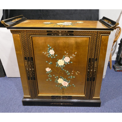 814 - A good quality reproduction Oriental lacquered cocktail cabinet on gilt and black ground with allove... 