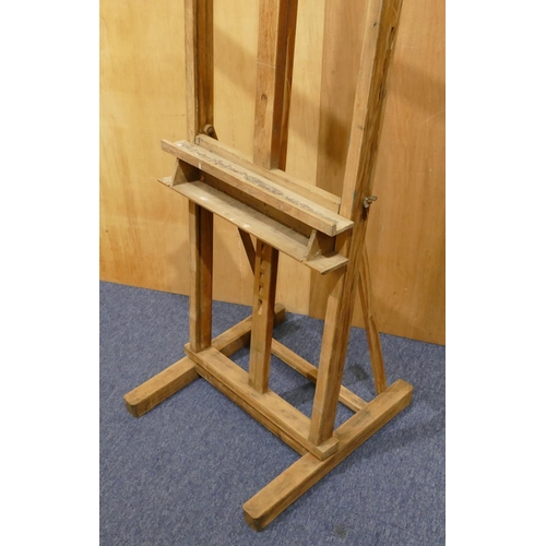 818 - An artist's collapsible easel, 1.47cm high, 51.5cm wide, 56cm deep