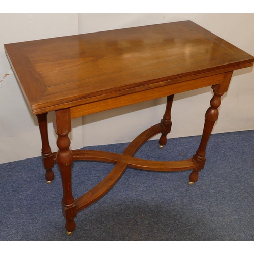 823 - A 20th Century rosewood tea table with hinged swivel top, on round turned legs and X-shaped stretche... 