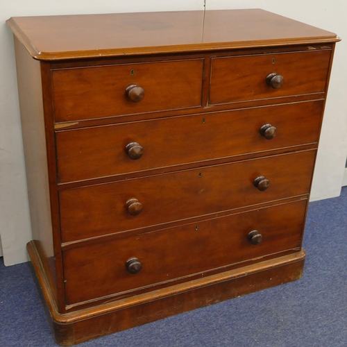 826 - A 19th Century mahogany straight front chest of drawers with 2 short and 3 long graduated drawers, w... 