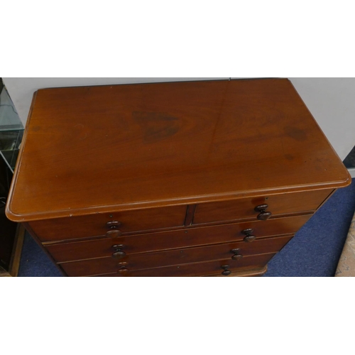 826 - A 19th Century mahogany straight front chest of drawers with 2 short and 3 long graduated drawers, w... 