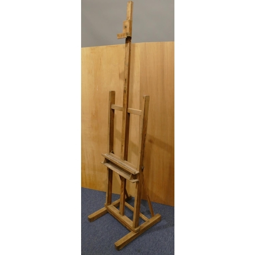 818 - An artist's collapsible easel, 1.47cm high, 51.5cm wide, 56cm deep