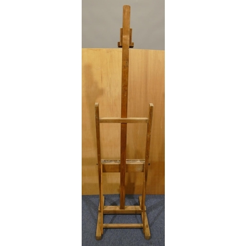 818 - An artist's collapsible easel, 1.47cm high, 51.5cm wide, 56cm deep