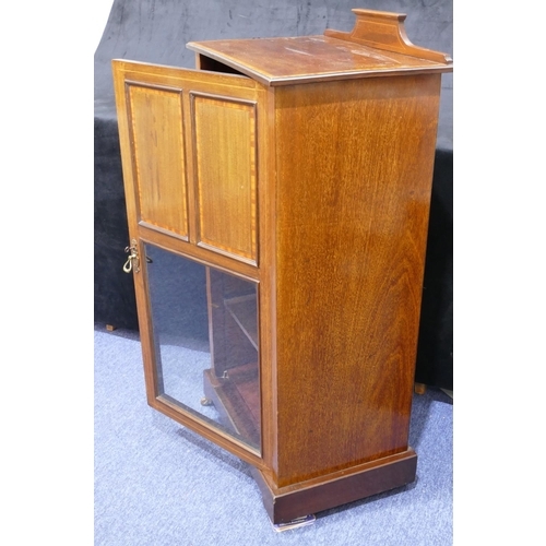 821 - An Edwardian mahogany music cabinet with allover inlaid banding and stringing, lipped back, single t... 