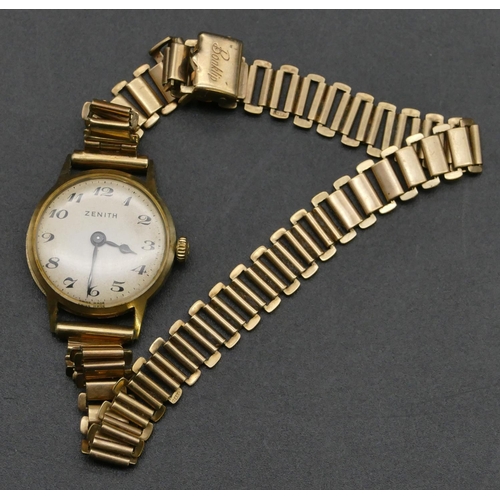 452 - A 9ct gold Zenith ladies circular wristwatch with matching strap bracelet, Arabic numerals, 16.7 gra... 