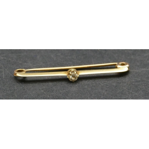 454 - A gold bar brooch set with centre solitaire diamond, approx. 0.10ct, 1.8 grams gross.