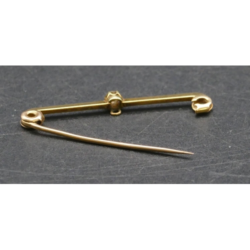 454 - A gold bar brooch set with centre solitaire diamond, approx. 0.10ct, 1.8 grams gross.