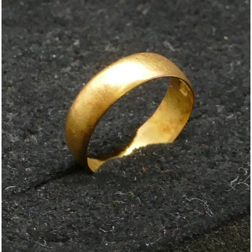 457 - A 22ct gold wedding ring, size K, 2.7 grams gross.