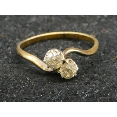 459 - An 18ct gold ladies twist diamond ring set with 2 diamonds, approx. 0.20ct each, size L/M, 2.1 grams... 