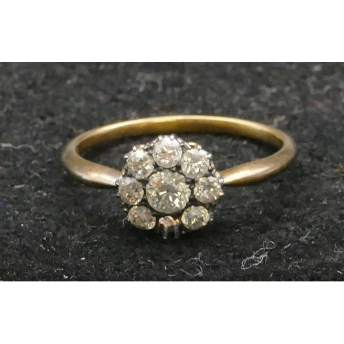 461 - An 18ct gold circular cluster ring set with centre diamond, approx. 0.20ct, surrounded by 8 smaller ... 