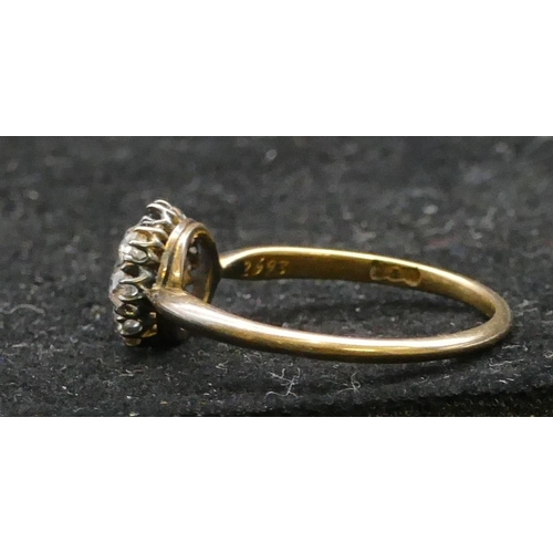 461 - An 18ct gold circular cluster ring set with centre diamond, approx. 0.20ct, surrounded by 8 smaller ... 