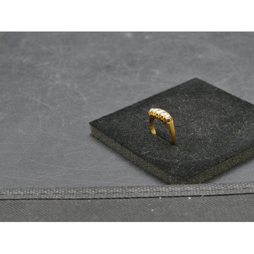 465 - An 18ct gold ladies 5-stone graduated diamond ring with pierced shoulders, centre diamond approx. 0.... 