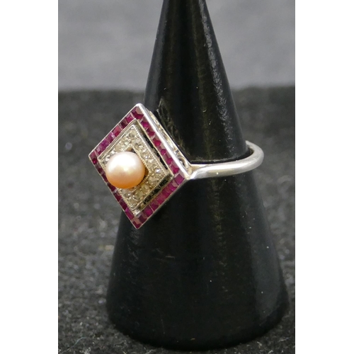 466 - An Art Deco ladies platinum square ring set with centre pearl, surrounded by 16 diamonds and various... 