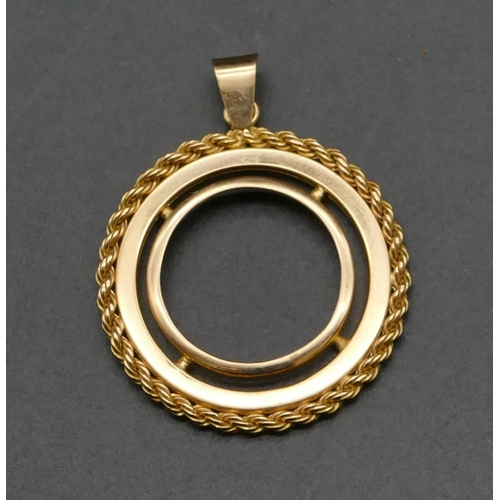 475 - An 18ct gold sovereign holder pendant (no sovereign) with rope rim, 3.6cm diameter, 6.6oz.