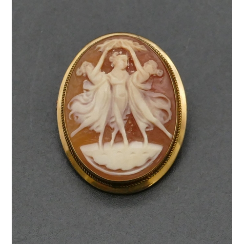 477 - An 18ct gold oval cameo pendant/brooch depicting 3 Graces, 3cm high, 3.8 grams gross.