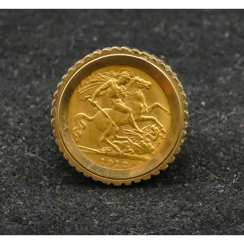 482 - A George V gold half sovereign mounted as a ring with allover reeded decoration, 1912, size M/N, 10.... 