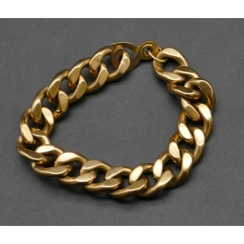 488 - A gold flat linked hollow bracelet with 18ct gold clasp, 17.5cm long, 22.8 grams.