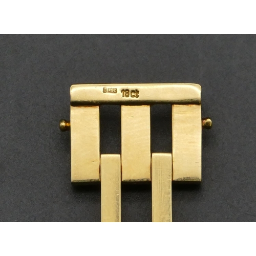 506 - An 18ct gold triple and double bar linked bracelet with part reeded decoration, 19cm long, 61.12 gra... 