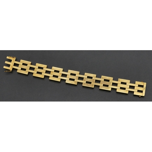 506 - An 18ct gold triple and double bar linked bracelet with part reeded decoration, 19cm long, 61.12 gra... 