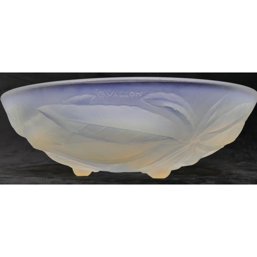 90 - J Vallon frosted glass fruit bowl with cherry and leaf decoration, 23.7cm wide.