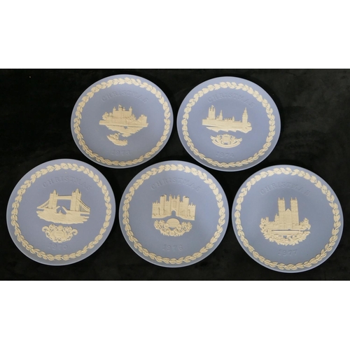 38 - A set of 5 Wedgwood Jasperware Christmas plates, 1973-1977, 20.6cm diameter.