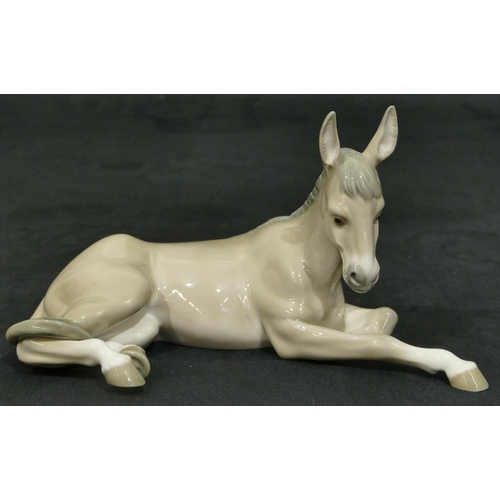 173 - A Lladro figure of a lying down horse, 22cm long, 12cm high