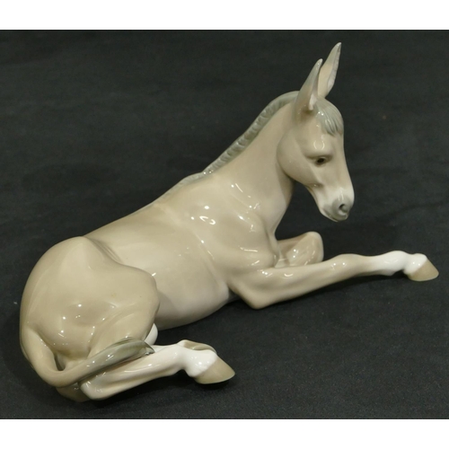 173 - A Lladro figure of a lying down horse, 22cm long, 12cm high