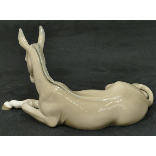 173 - A Lladro figure of a lying down horse, 22cm long, 12cm high