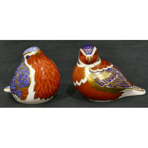 174 - 2 Royal Crown Derby Imari pattern paperweights in the form of birds (1 with gold coloured stopper), ... 